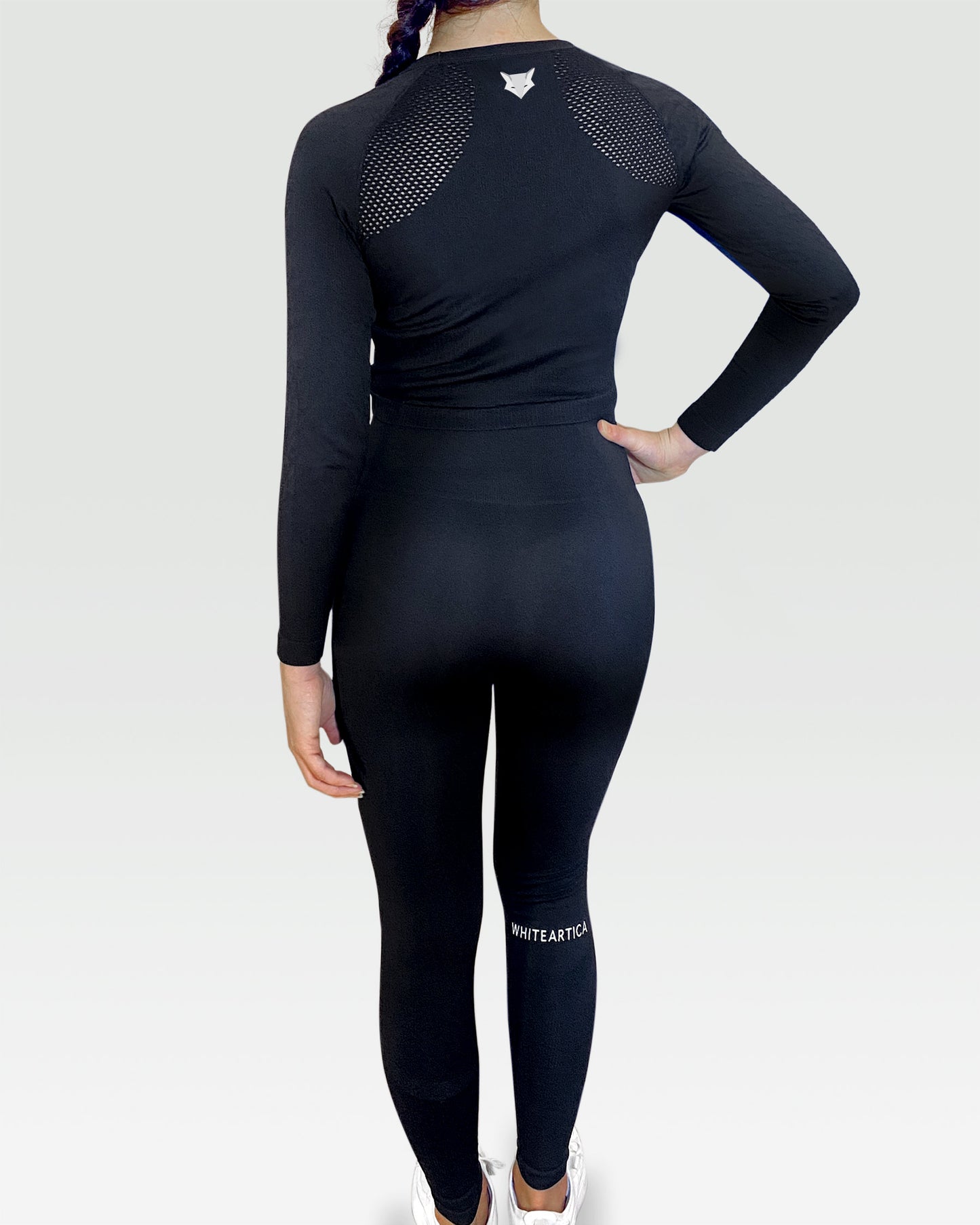 Australian woman wearing white artica high-waisted exercise pants and black leggings activewear to performance at her best during fitness workout using the best sports cloths and active wear